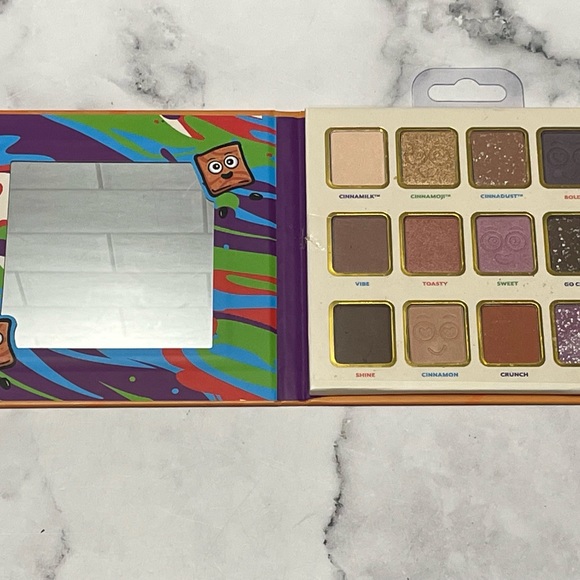 Cinnamon Toast Crunch Makeup Set - Picture 6 of 8